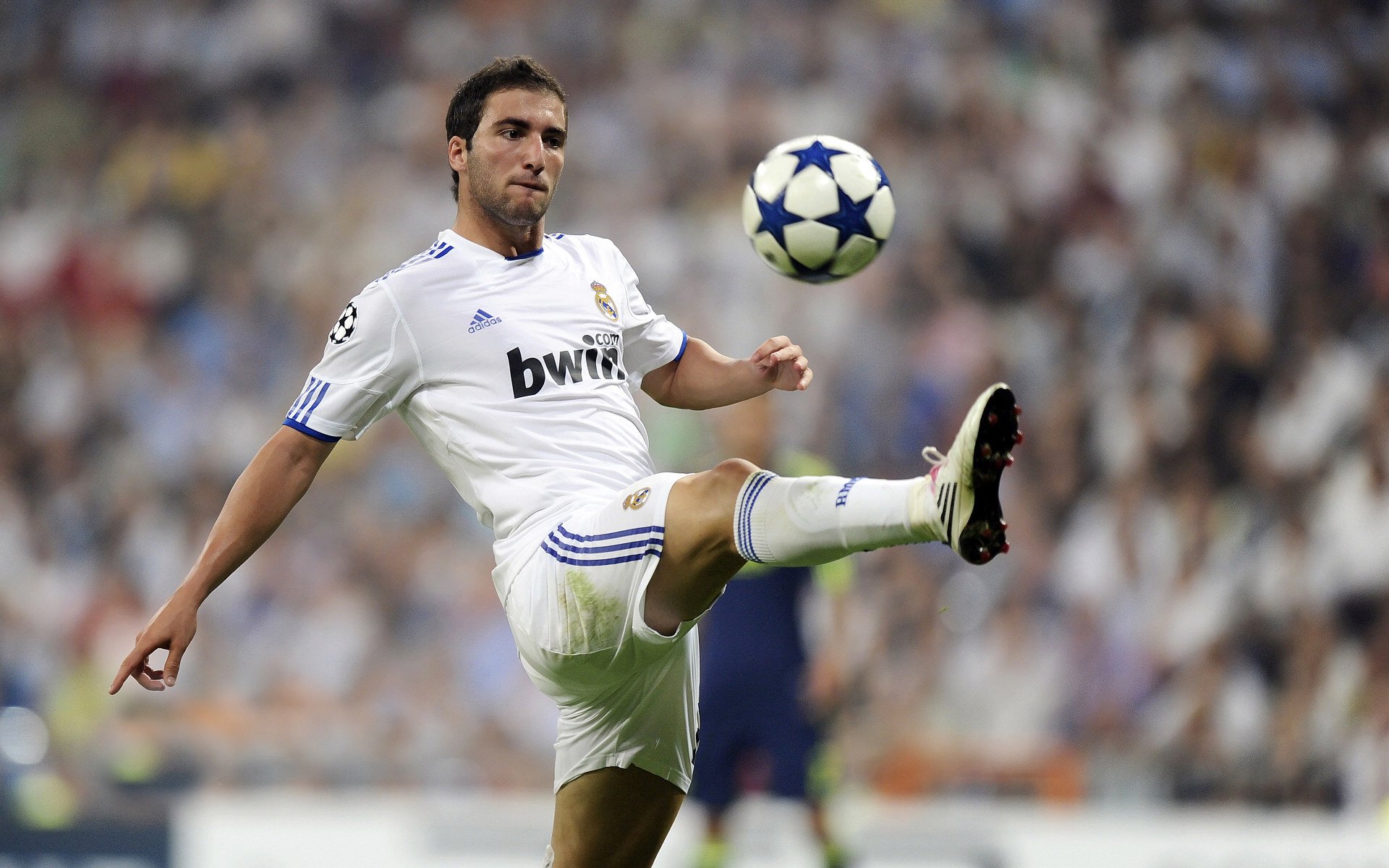 巴萨短传渗透展现技术流风采，巴萨传控