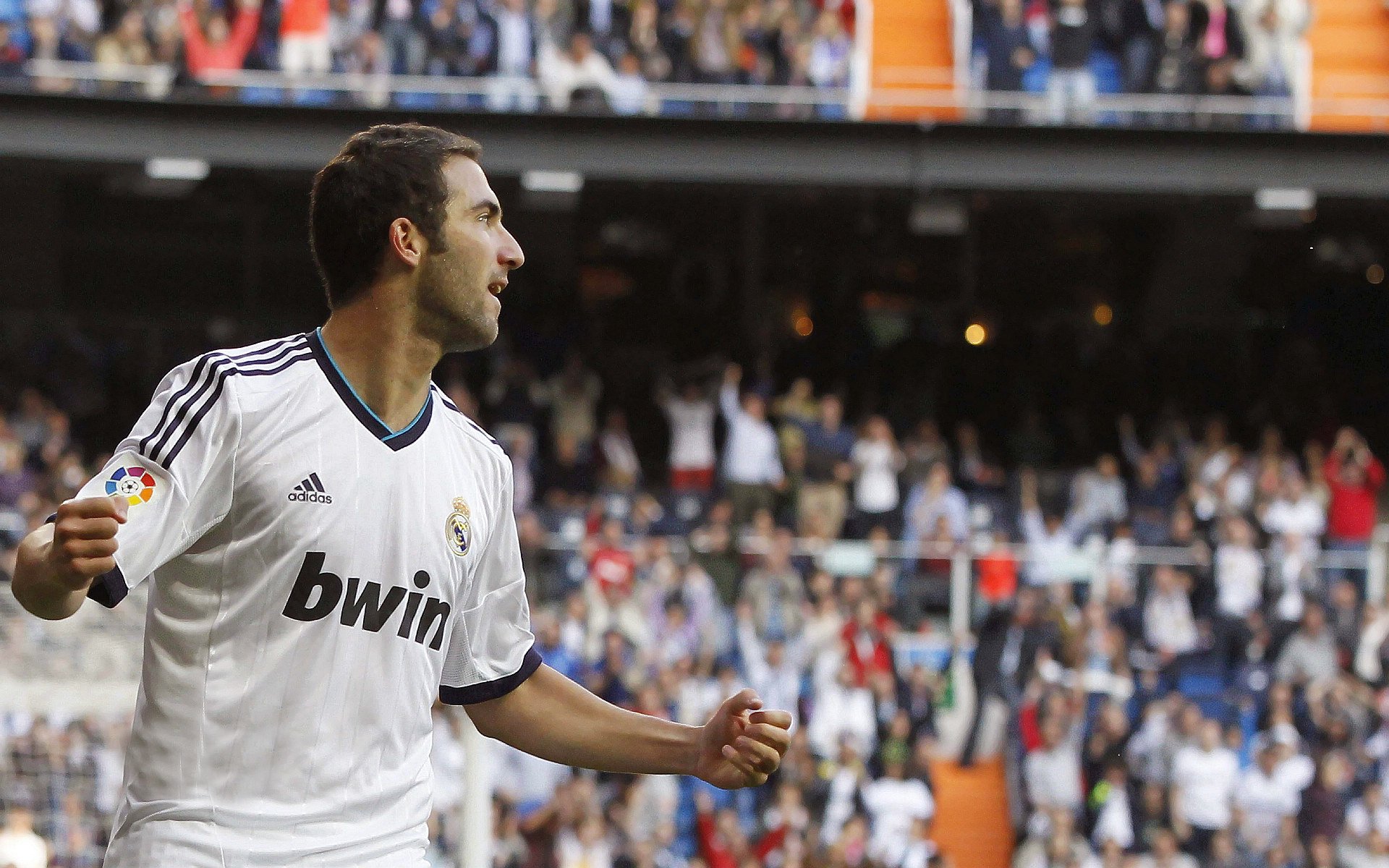 欧冠淘汰赛：天王巨星豪门“对决”，谁能晋级？